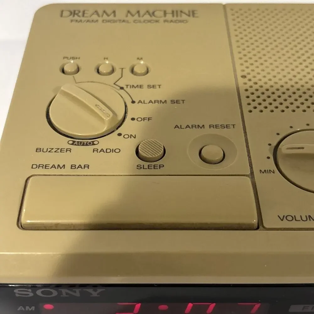 Vintage Sony Dream Machine Digital Alarm Clock Radio FM/AM Beige 1980s ICF-C2W